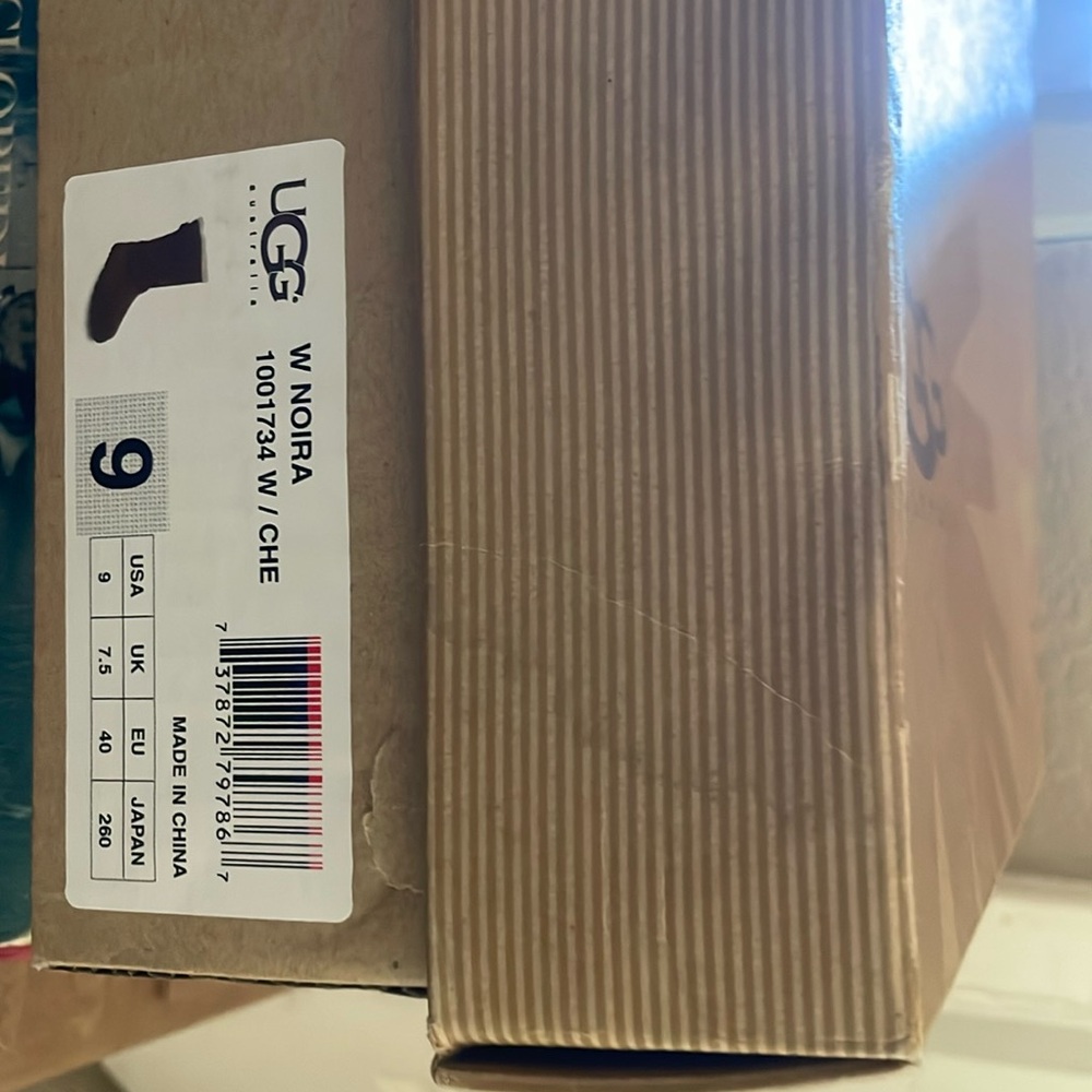 Beautiful UGG boots. Size 9. Excellent condition.